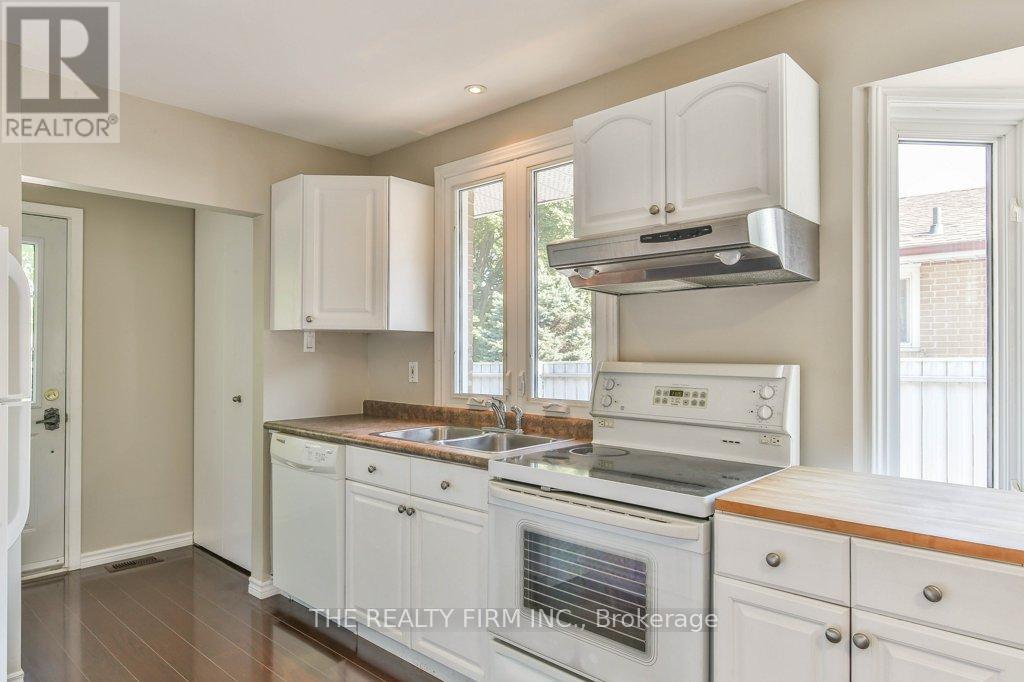 56 Toulon Crescent, London East, Ontario  N5V 1J5 - Photo 13 - X12403065