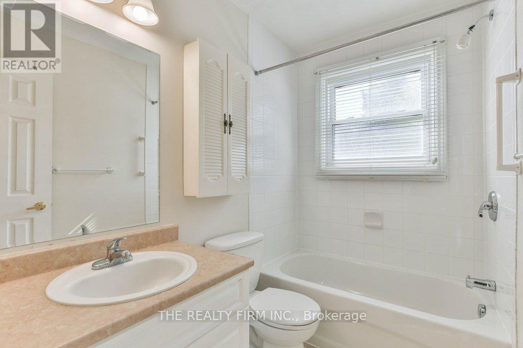 56 Toulon Crescent, London East, Ontario  N5V 1J5 - Photo 27 - X12403065