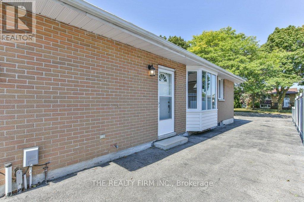 56 Toulon Crescent, London East, Ontario  N5V 1J5 - Photo 36 - X12403065