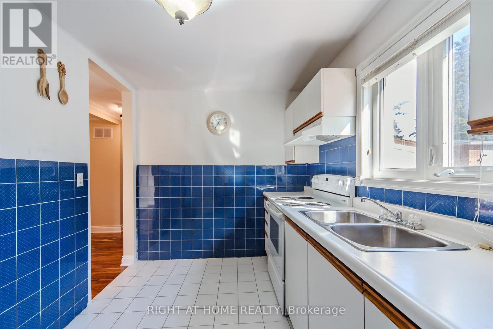 7 Adele Avenue, Toronto, Ontario  M3L 1J2 - Photo 8 - W12402995