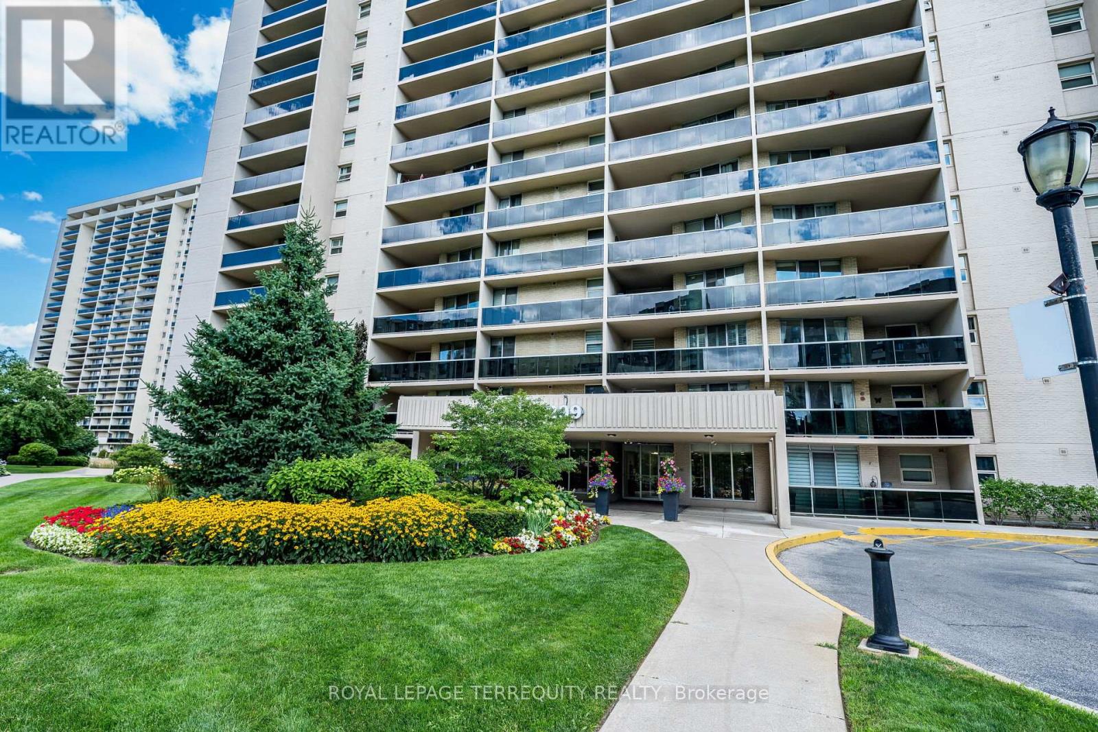 210 - 299 MILL ROAD, Toronto, Ontario
