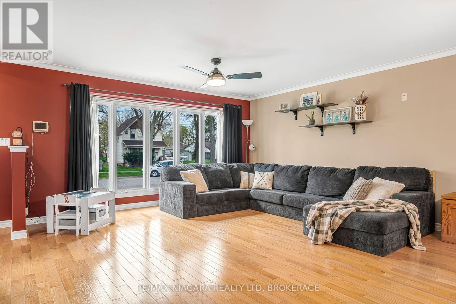 252 Mellanby Avenue, Port Colborne, Ontario  L3K 2L9 - Photo 13 - X12403075