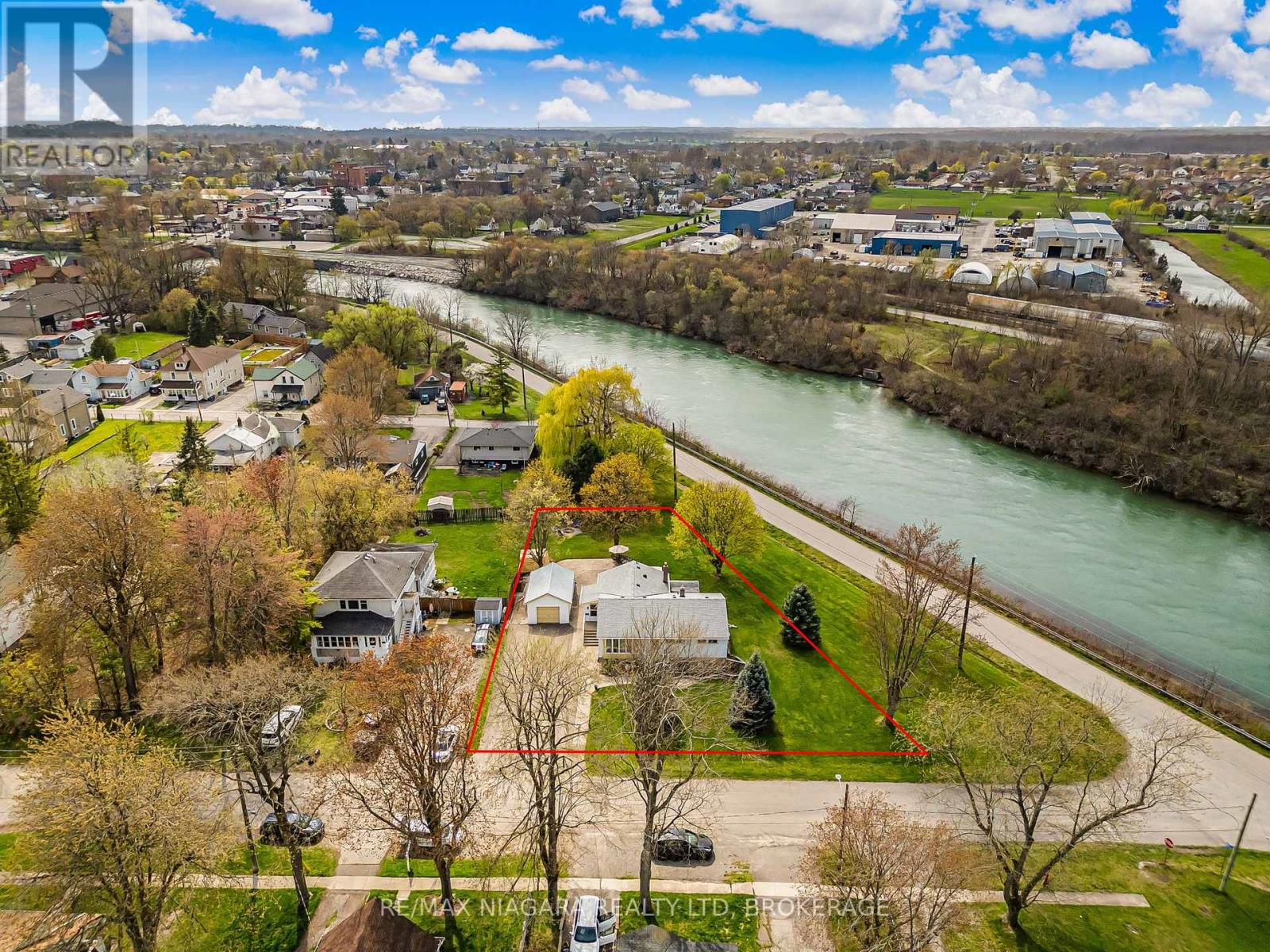 252 Mellanby Avenue, Port Colborne, Ontario  L3K 2L9 - Photo 4 - X12403075
