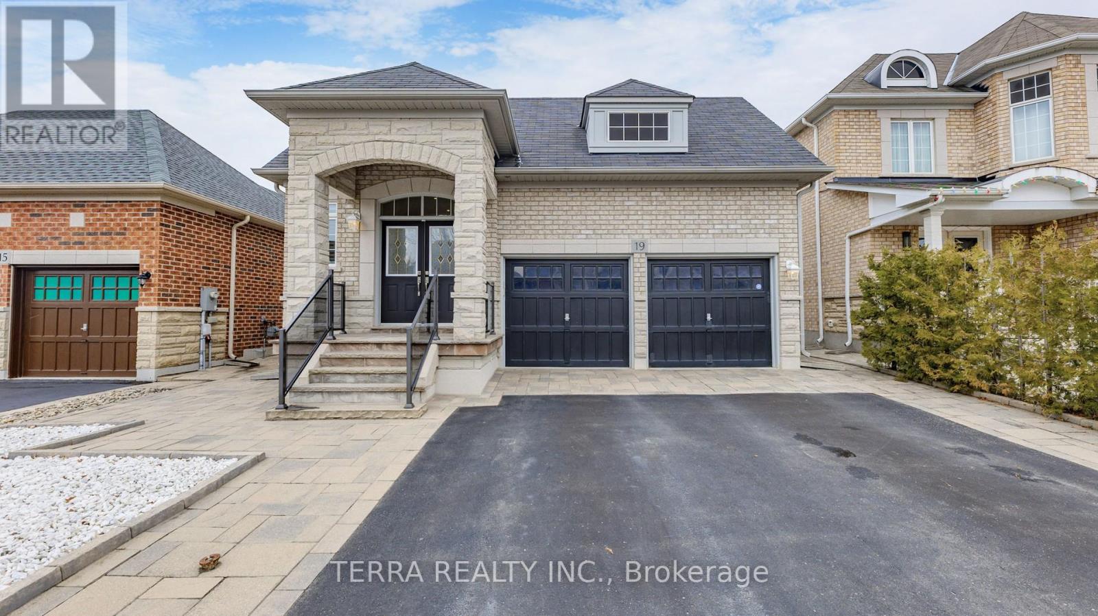 19 ISAIAH DRIVE, Vaughan, Ontario