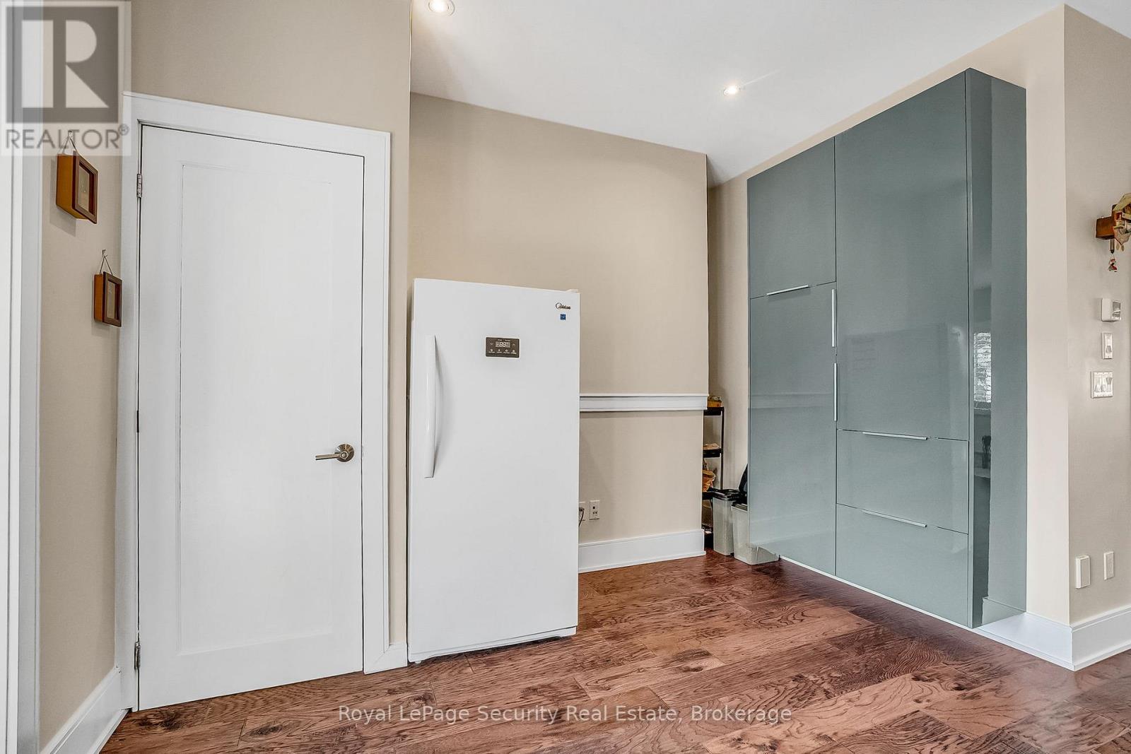 7 Avalon Avenue, Toronto, Ontario  M6N 4V4 - Photo 19 - W12403069