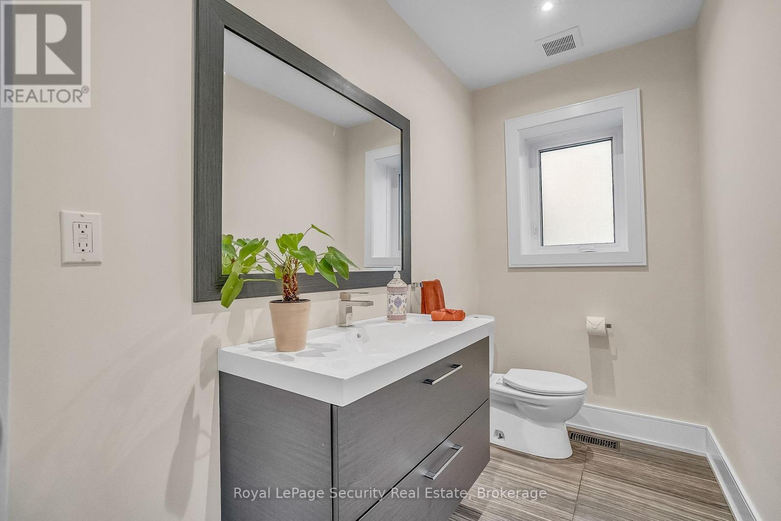 7 Avalon Avenue, Toronto, Ontario  M6N 4V4 - Photo 21 - W12403069