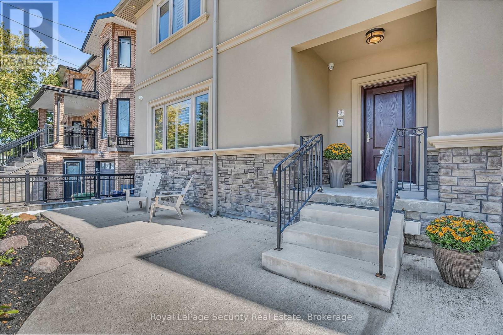 7 Avalon Avenue, Toronto, Ontario  M6N 4V4 - Photo 3 - W12403069