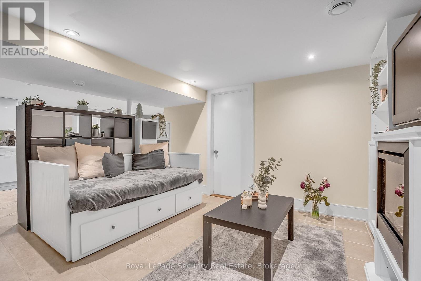 7 Avalon Avenue, Toronto, Ontario  M6N 4V4 - Photo 43 - W12403069