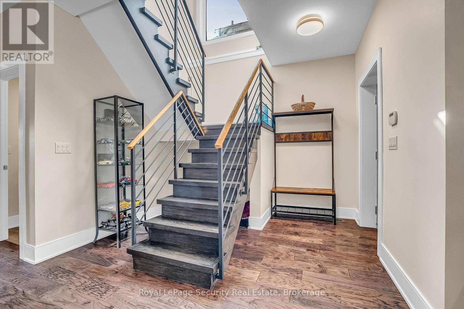 7 Avalon Avenue, Toronto, Ontario  M6N 4V4 - Photo 6 - W12403069