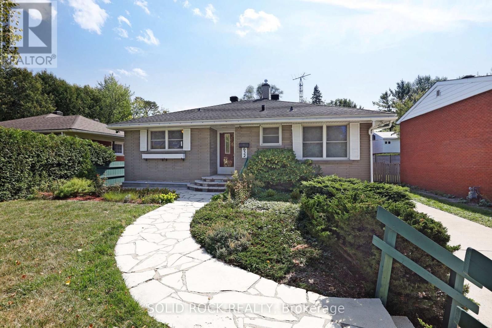 632 CHADBURN AVENUE, ottawa, Ontario