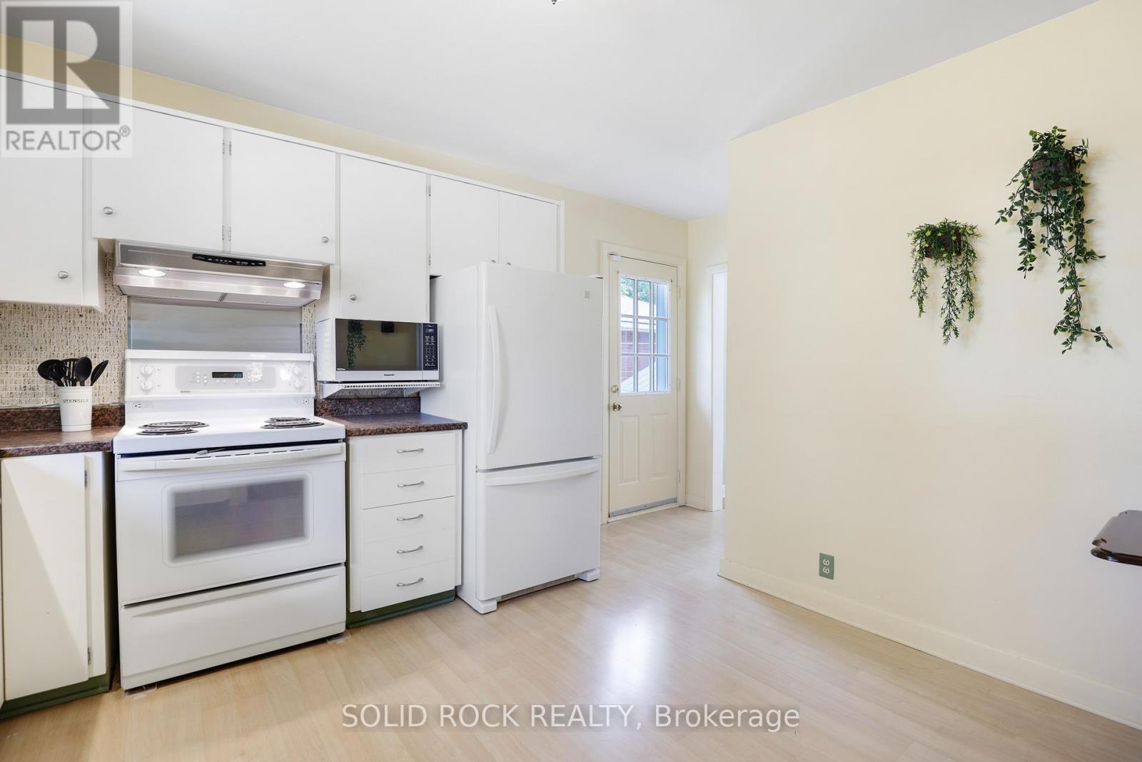 632 Chadburn Avenue, Ottawa, Ontario  K1G 0Y7 - Photo 10 - X12403100