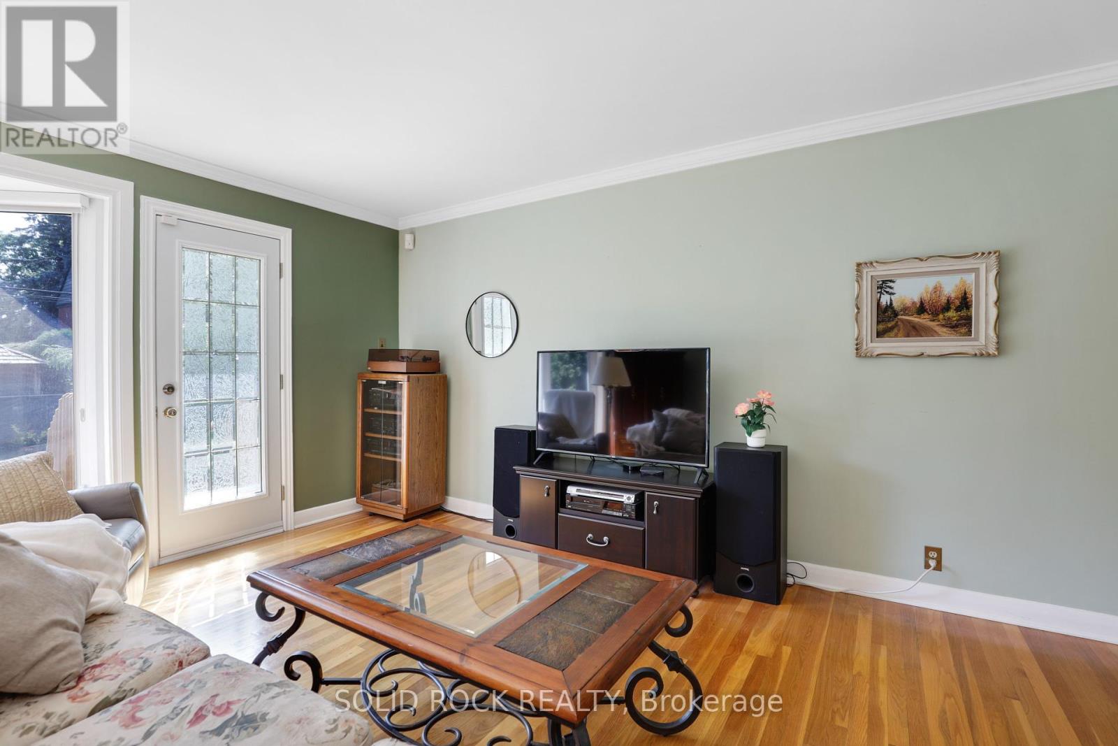 632 Chadburn Avenue, Ottawa, Ontario  K1G 0Y7 - Photo 12 - X12403100