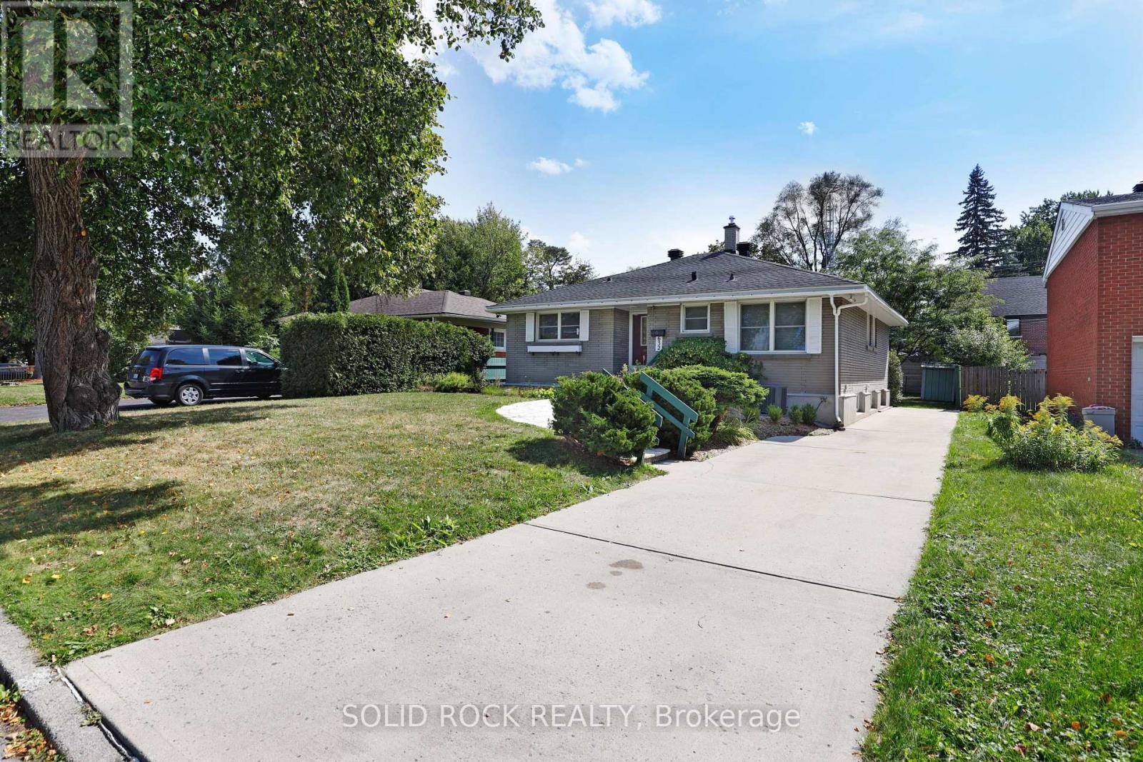 632 Chadburn Avenue, Ottawa, Ontario  K1G 0Y7 - Photo 2 - X12403100