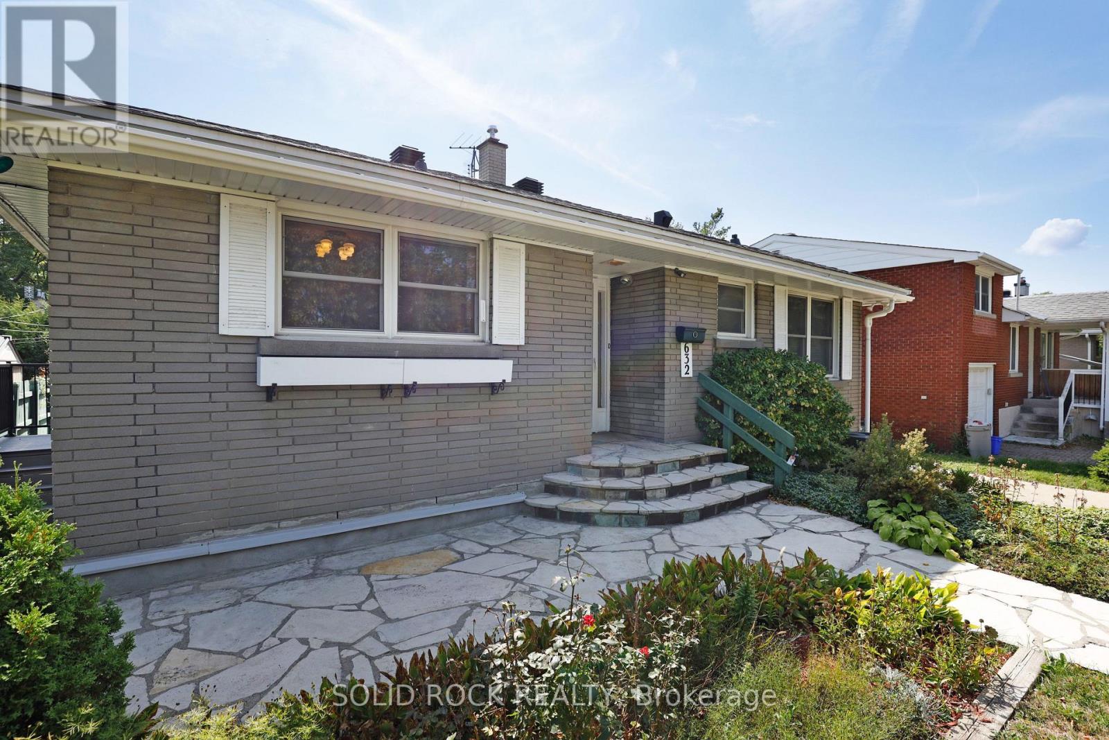 632 Chadburn Avenue, Ottawa, Ontario  K1G 0Y7 - Photo 3 - X12403100