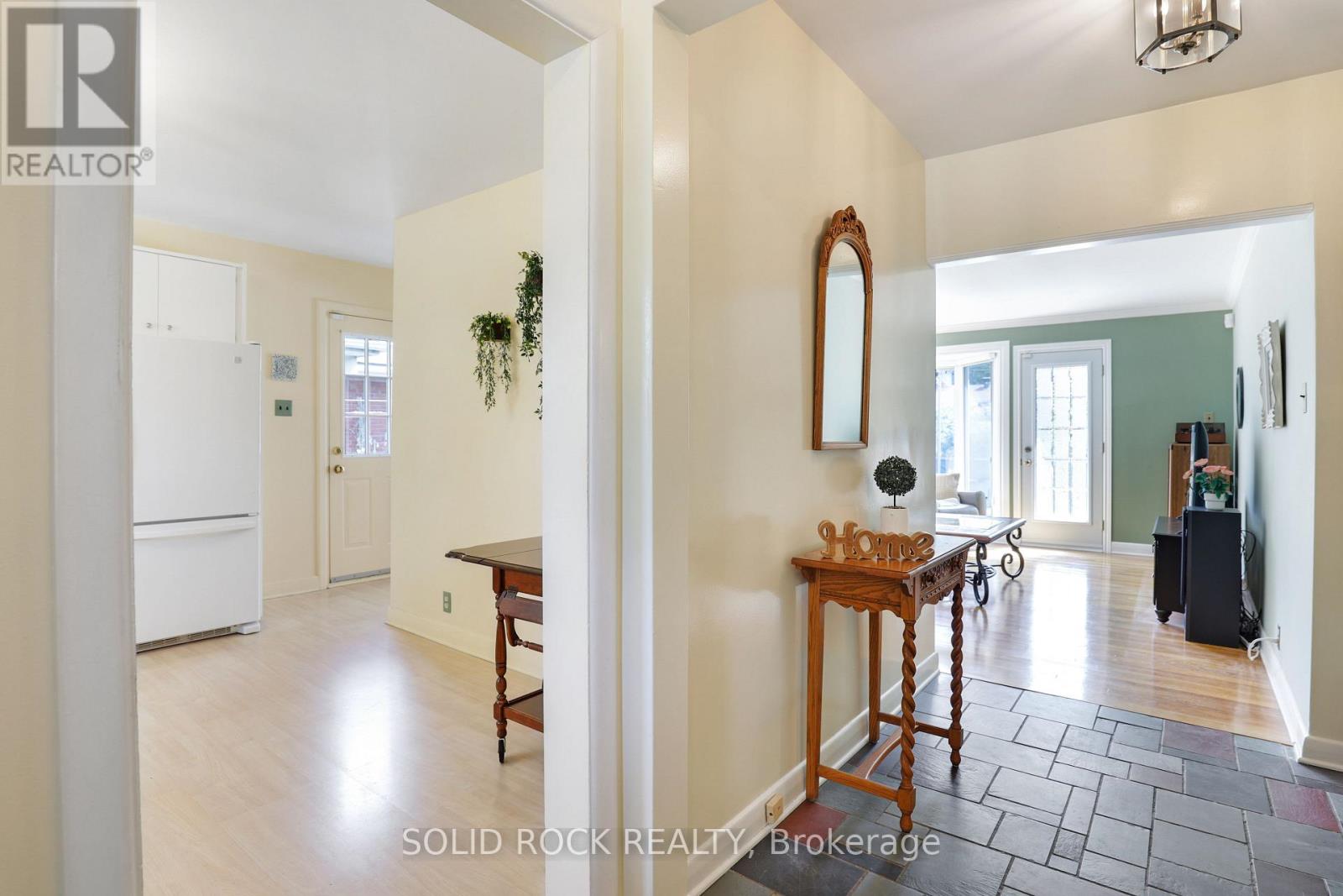 632 Chadburn Avenue, Ottawa, Ontario  K1G 0Y7 - Photo 4 - X12403100