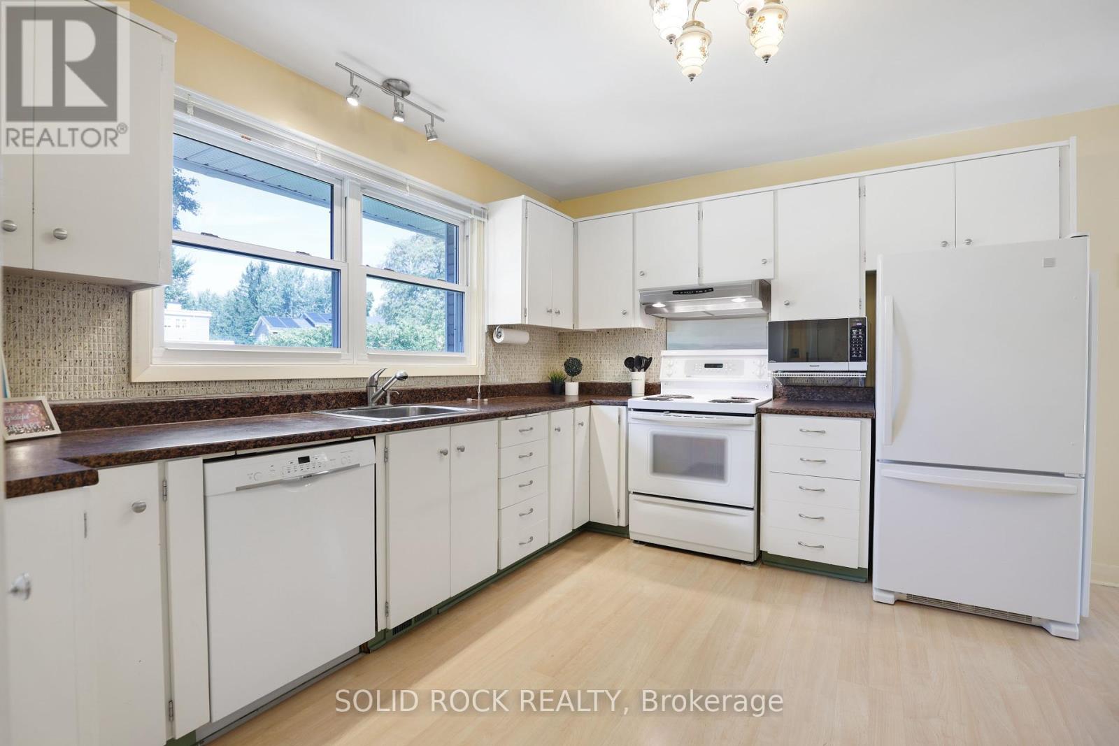 632 Chadburn Avenue, Ottawa, Ontario  K1G 0Y7 - Photo 6 - X12403100