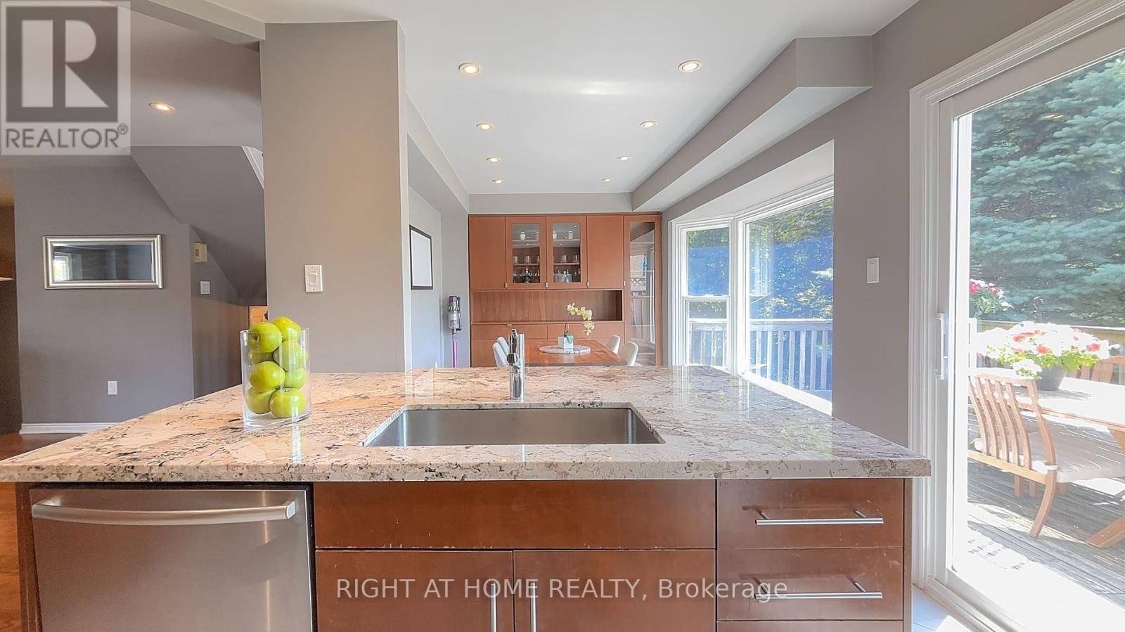 50 Tamarack Circle, Toronto (Kingsview Village-The Westway), Ontario  M9P 3T9 - Photo 13 - W12403086