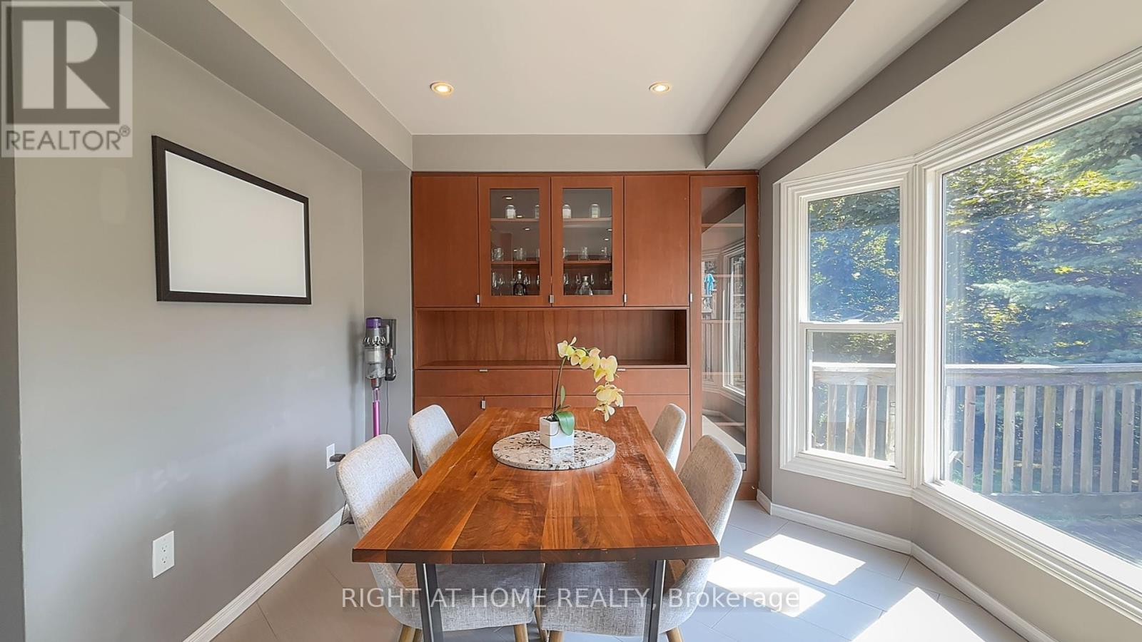 50 Tamarack Circle, Toronto (Kingsview Village-The Westway), Ontario  M9P 3T9 - Photo 15 - W12403086