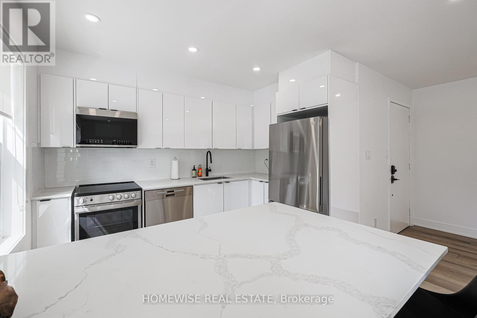 1 - 383 SPADINA ROAD, Toronto, Ontario