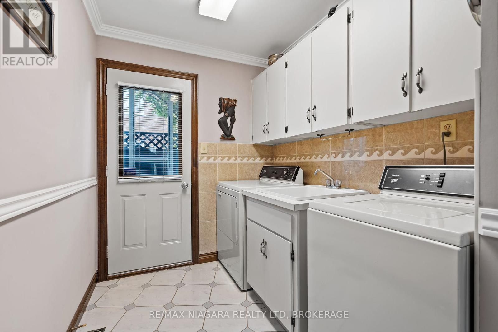 13 Shoreline Crescent, Grimsby, Ontario  L3M 5B2 - Photo 16 - X12403127