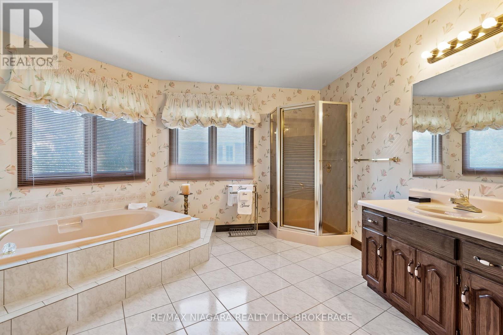 13 Shoreline Crescent, Grimsby, Ontario  L3M 5B2 - Photo 23 - X12403127