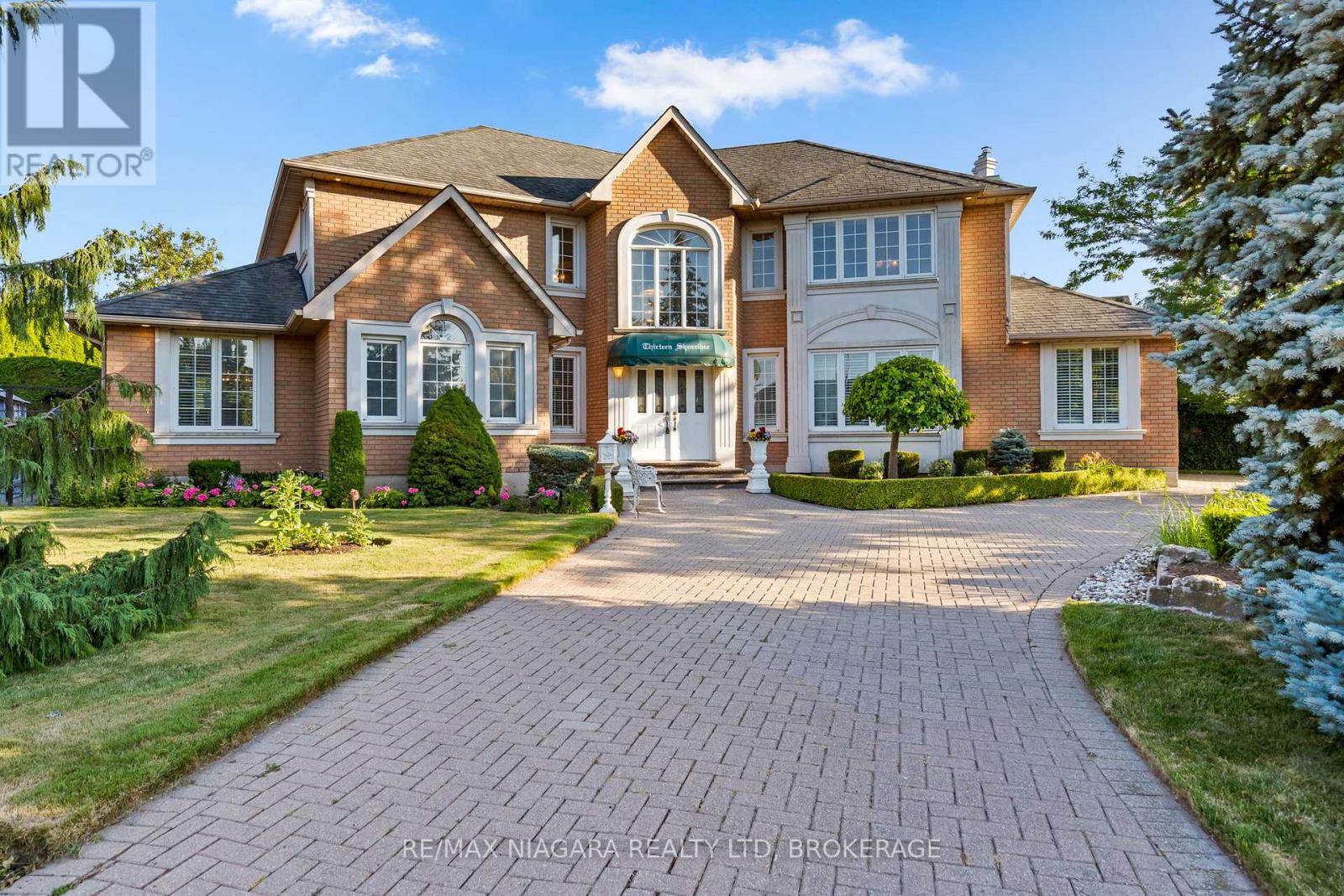 13 Shoreline Crescent, Grimsby, Ontario  L3M 5B2 - Photo 4 - X12403127