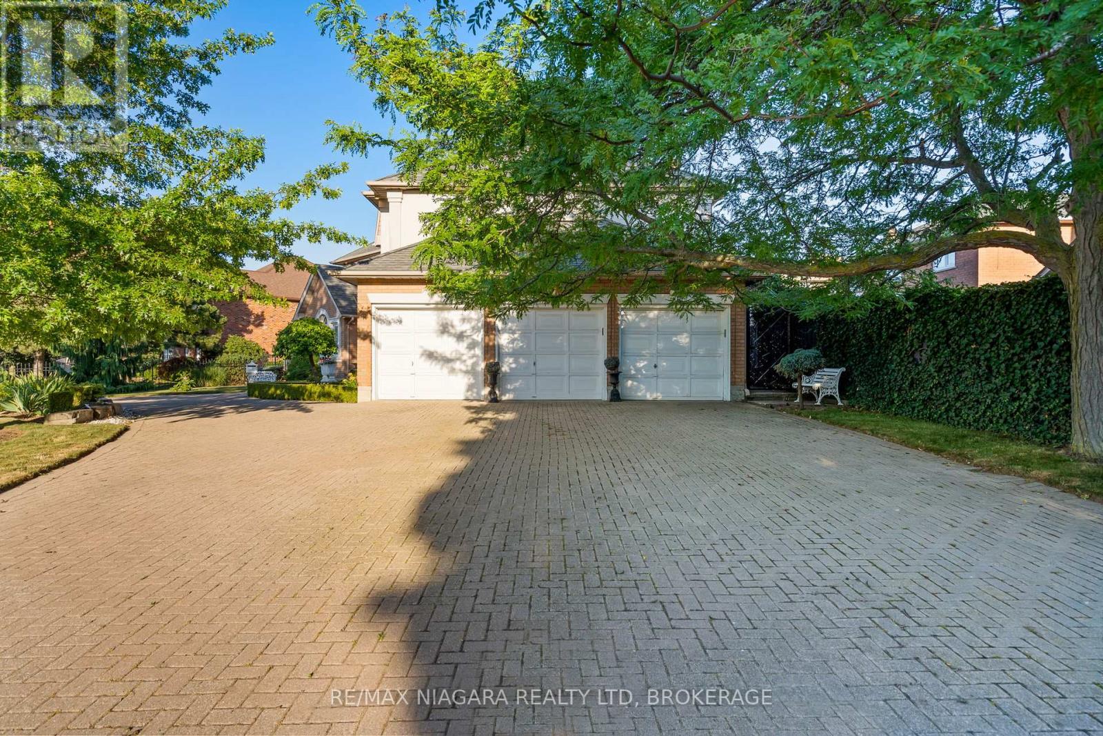 13 Shoreline Crescent, Grimsby, Ontario  L3M 5B2 - Photo 5 - X12403127
