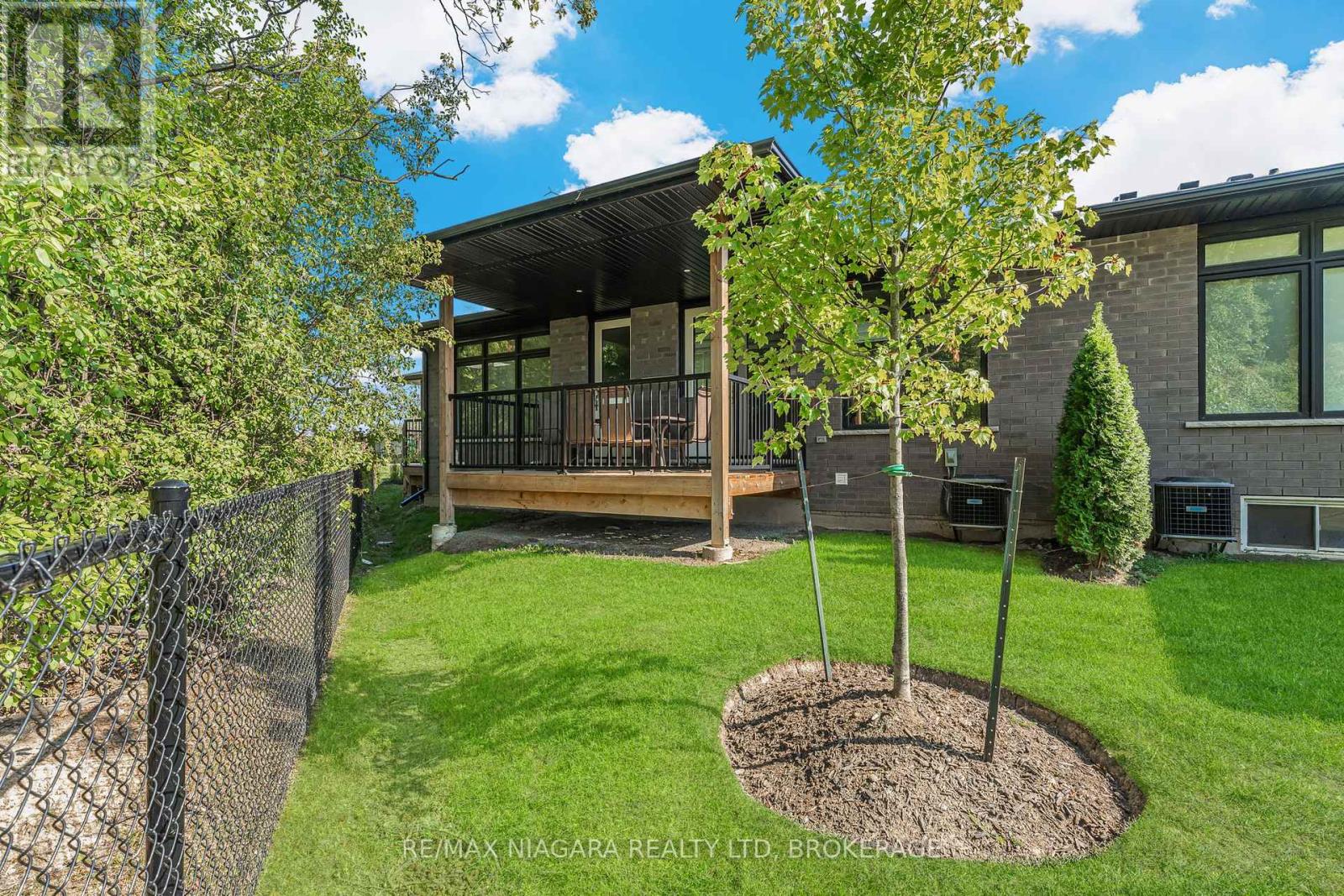16 - 300 Richmond Street, Thorold (Confederation Heights), Ontario  L2V 0L6 - Photo 36 - X12403128