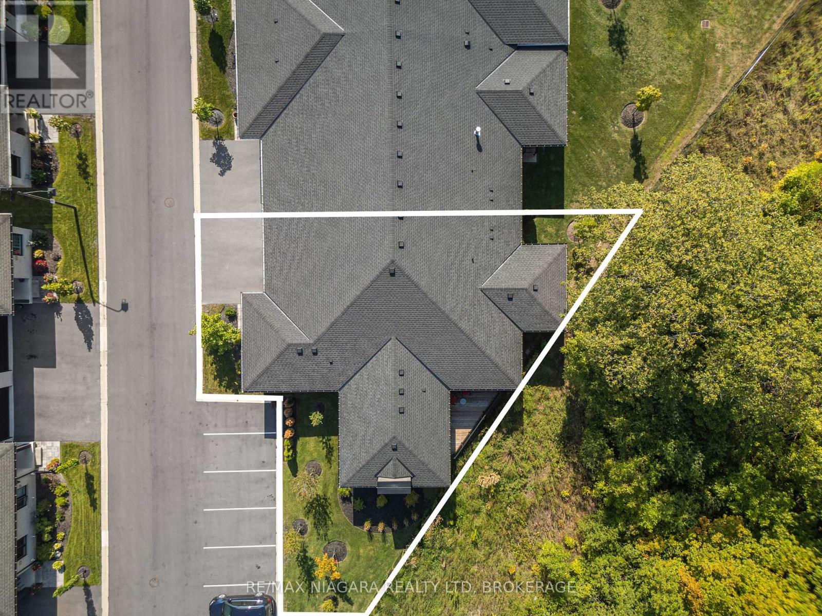 16 - 300 Richmond Street, Thorold (Confederation Heights), Ontario  L2V 0L6 - Photo 4 - X12403128