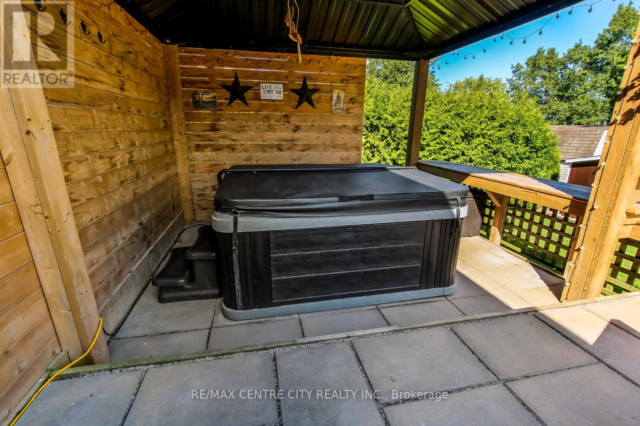 42610 Walnut Street, Central Elgin, Ontario  N0L 2L0 - Photo 37 - X12399855