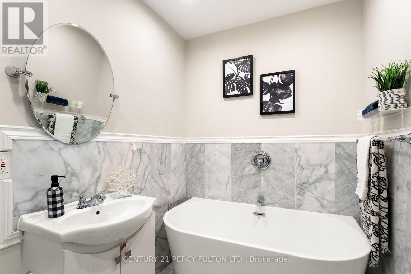 34 Topham Road, Toronto, Ontario  M4B 3K2 - Photo 16 - E12403120