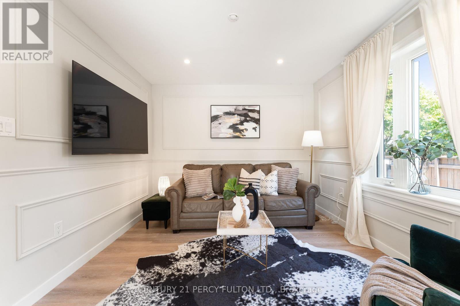 34 Topham Road, Toronto, Ontario  M4B 3K2 - Photo 6 - E12403120