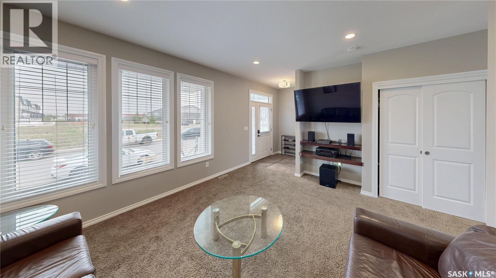 3330 Elgaard Drive, Regina, Saskatchewan  S4R 8J6 - Photo 3 - SK018350