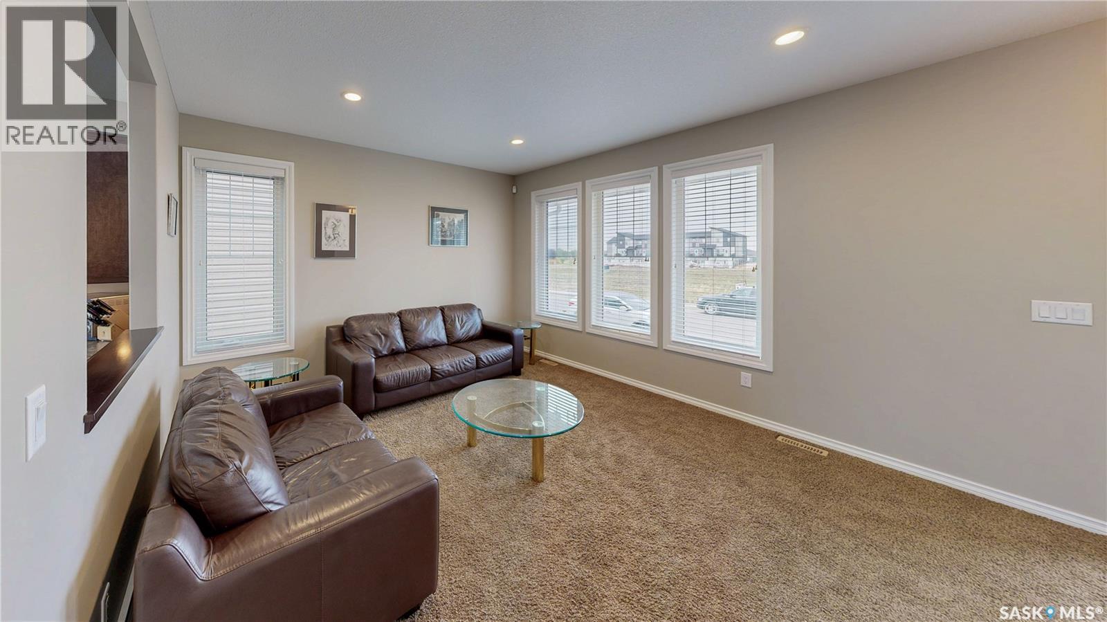 3330 Elgaard Drive, Regina, Saskatchewan  S4R 8J6 - Photo 4 - SK018350