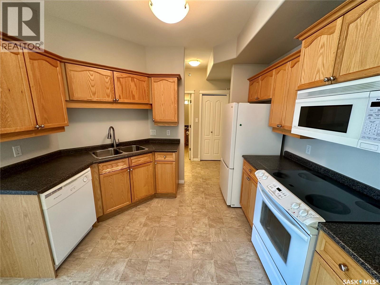 403 110 Armistice Way, Saskatoon, Saskatchewan  S7J 5L8 - Photo 3 - SK018331