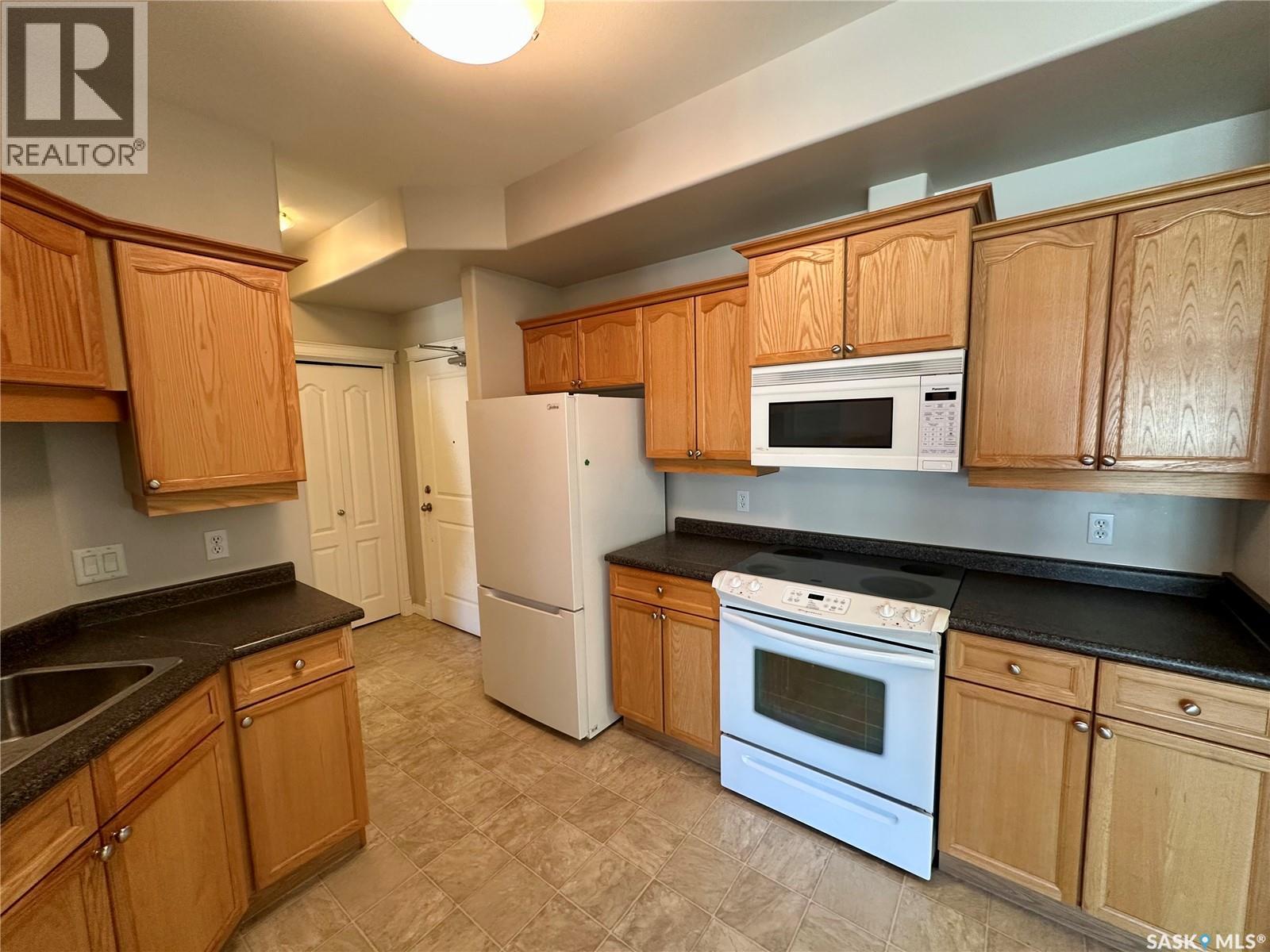 403 110 Armistice Way, Saskatoon, Saskatchewan  S7J 5L8 - Photo 4 - SK018331