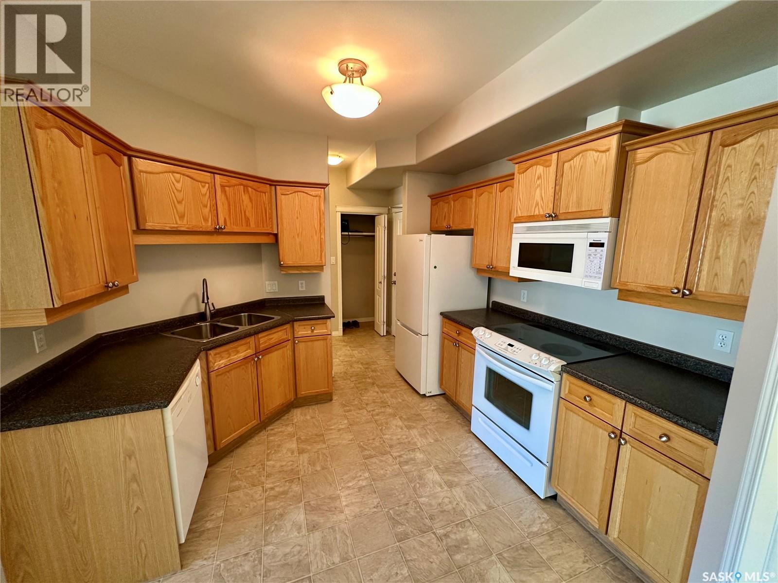 403 110 Armistice Way, Saskatoon, Saskatchewan  S7J 5L8 - Photo 5 - SK018331
