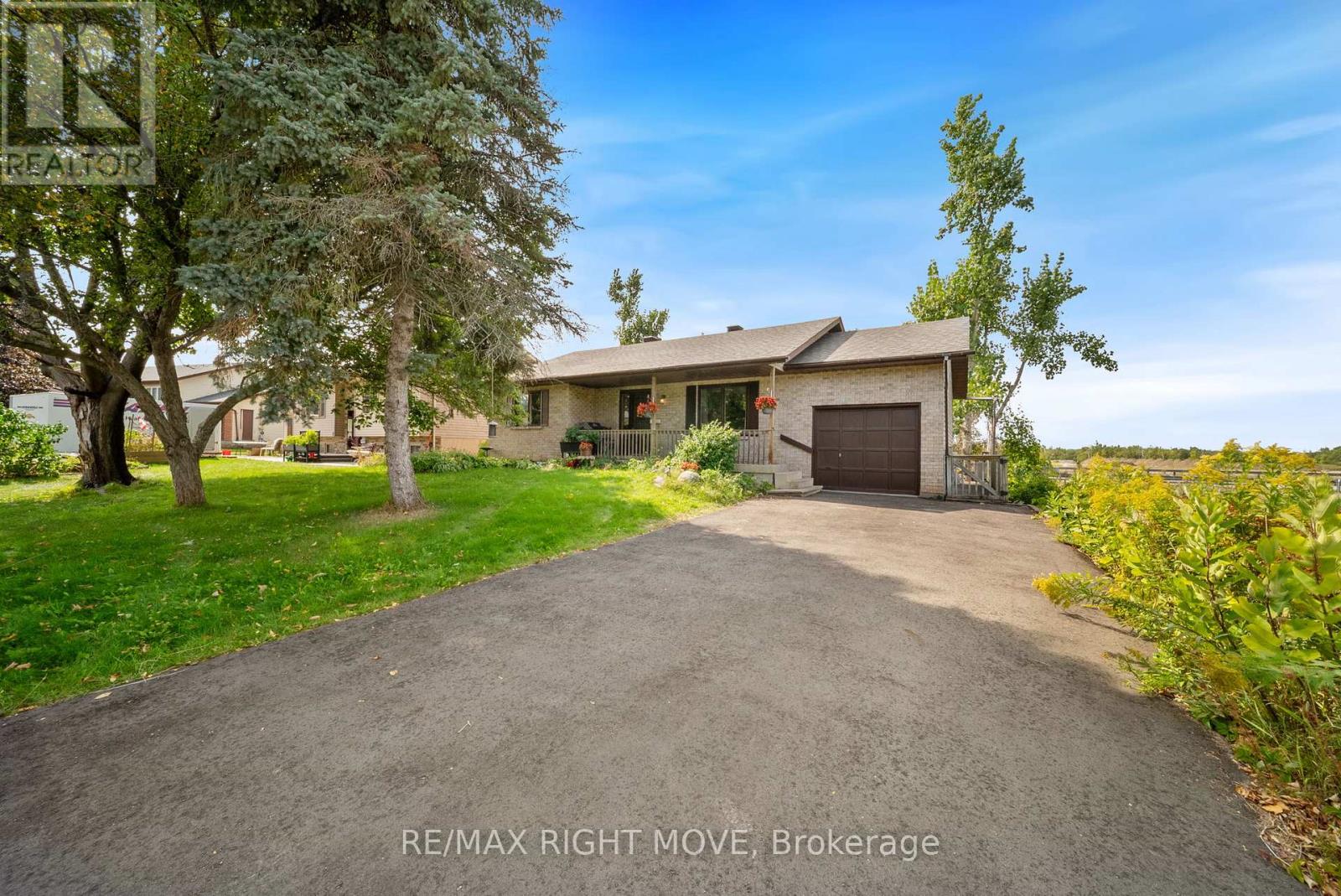 10 DANCY DRIVE, Orillia, Ontario