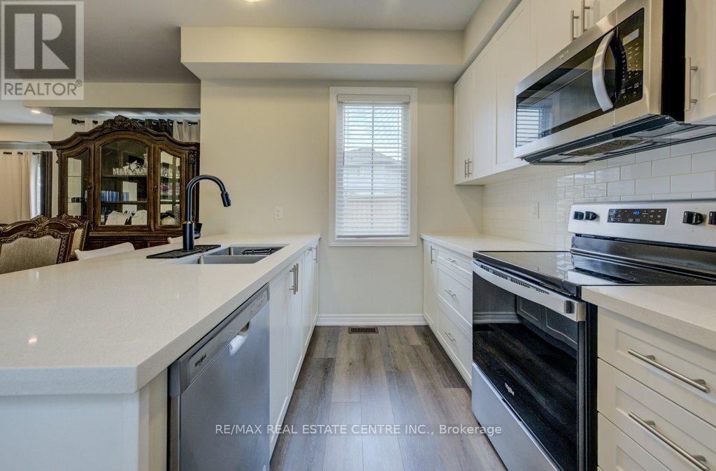 43 Genoa Drive, Hamilton, Ontario  L9B 0K1 - Photo 12 - X12397847