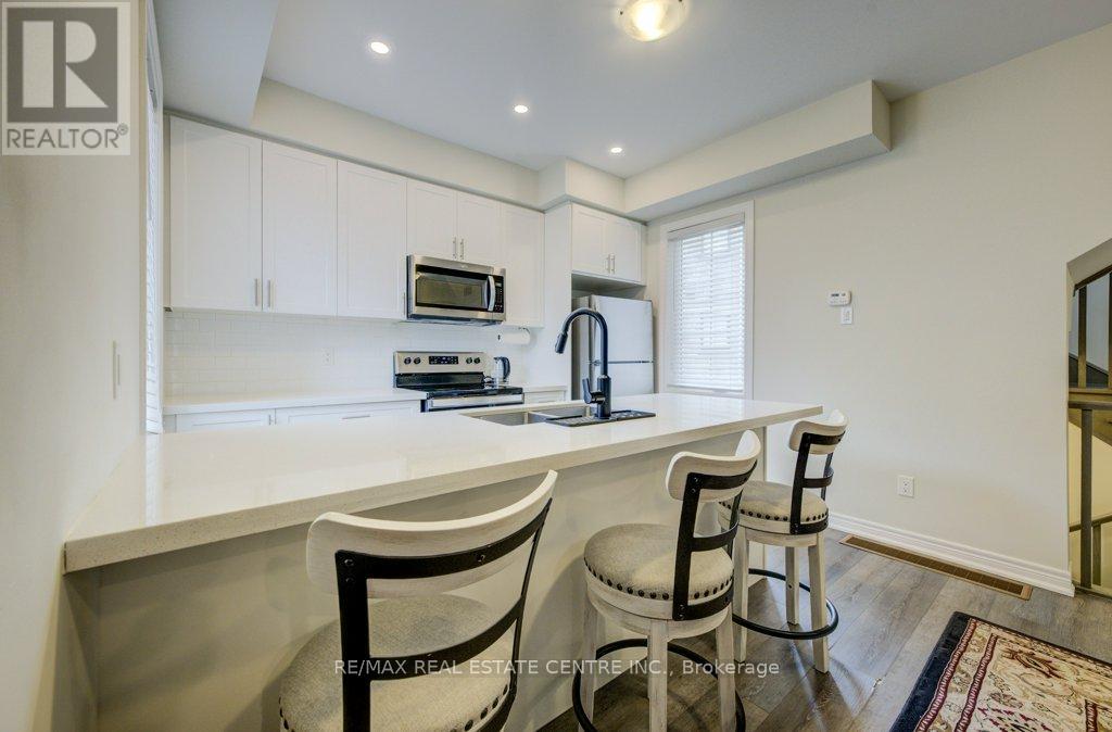 43 Genoa Drive, Hamilton, Ontario  L9B 0K1 - Photo 15 - X12397847