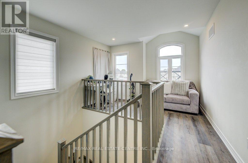 43 Genoa Drive, Hamilton, Ontario  L9B 0K1 - Photo 19 - X12397847