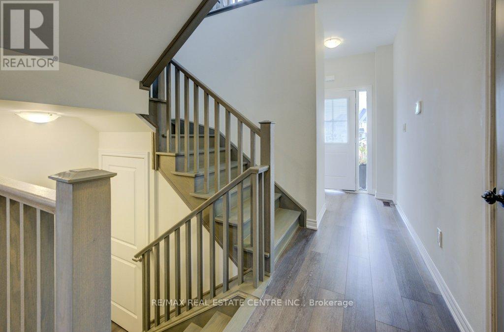 43 Genoa Drive, Hamilton, Ontario  L9B 0K1 - Photo 9 - X12397847