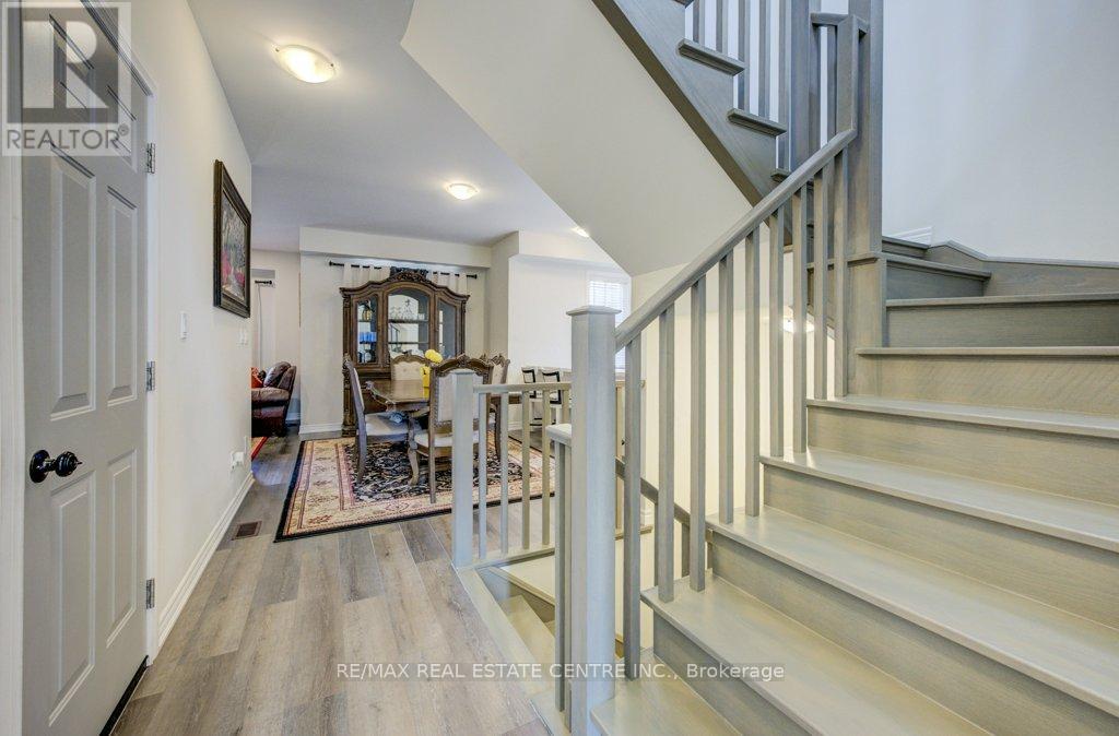 43 Genoa Drive, Hamilton, Ontario  L9B 0K1 - Photo 7 - X12397847