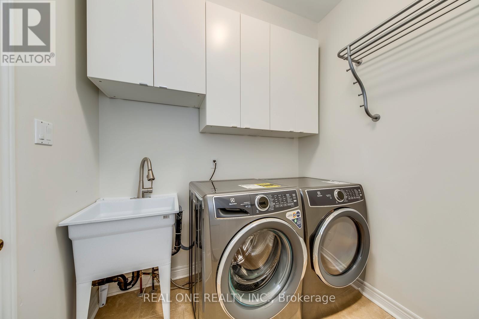 2296 Parkglen Avenue, Oakville, Ontario  L6M 4R3 - Photo 19 - W12403143