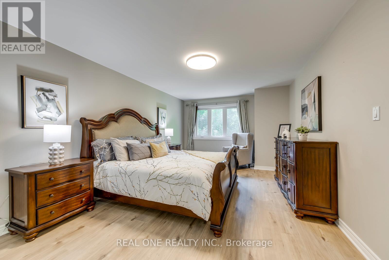 2296 Parkglen Avenue, Oakville, Ontario  L6M 4R3 - Photo 22 - W12403143