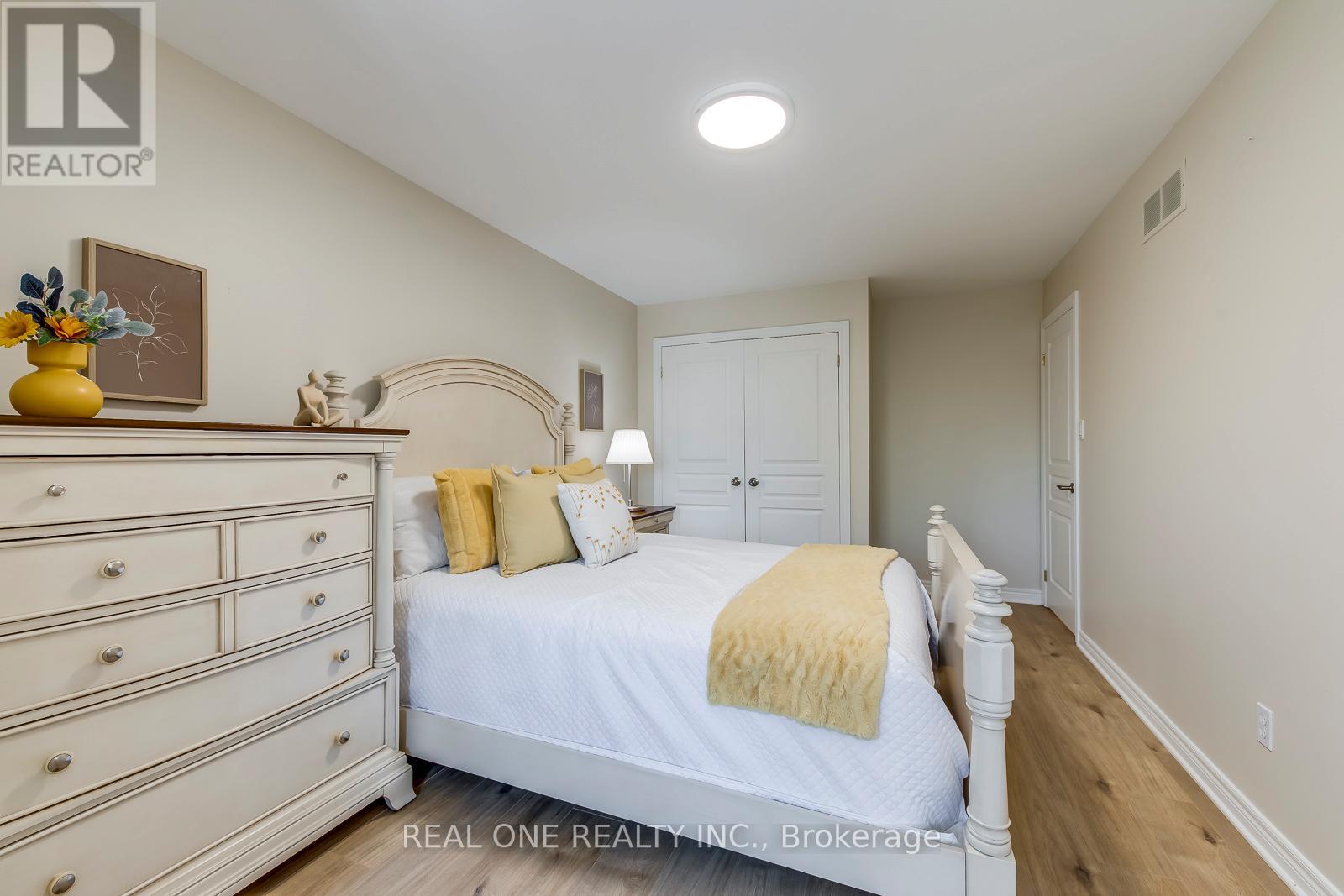 2296 Parkglen Avenue, Oakville, Ontario  L6M 4R3 - Photo 28 - W12403143