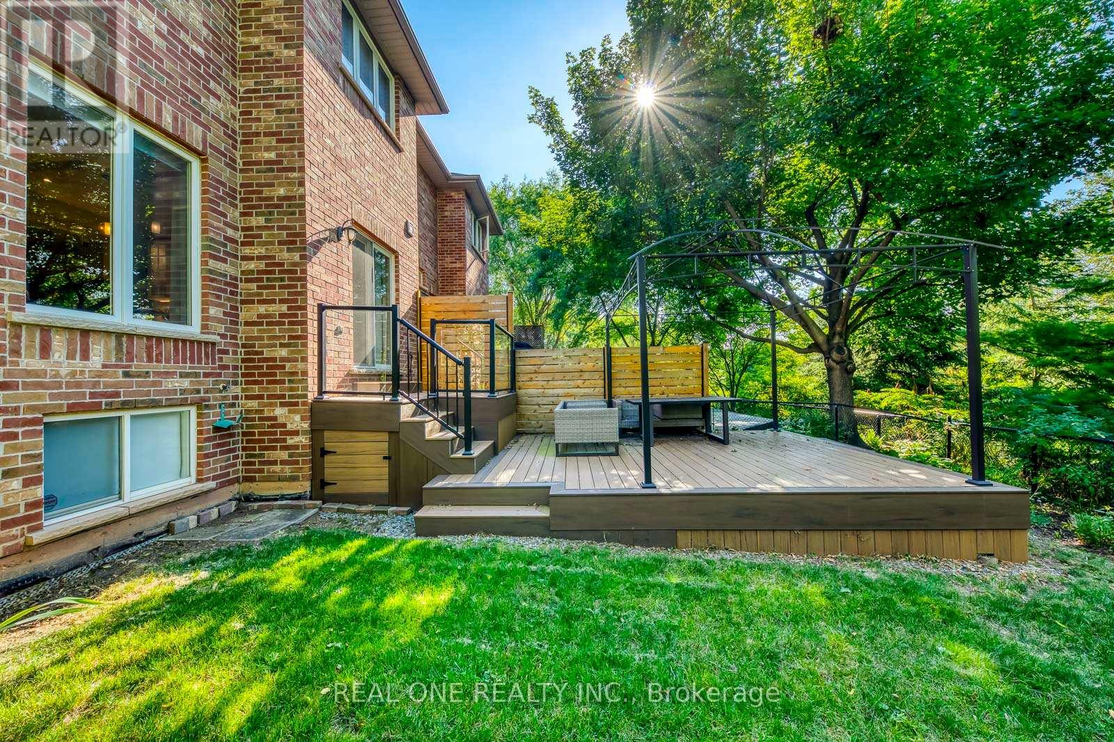 2296 Parkglen Avenue, Oakville, Ontario  L6M 4R3 - Photo 41 - W12403143