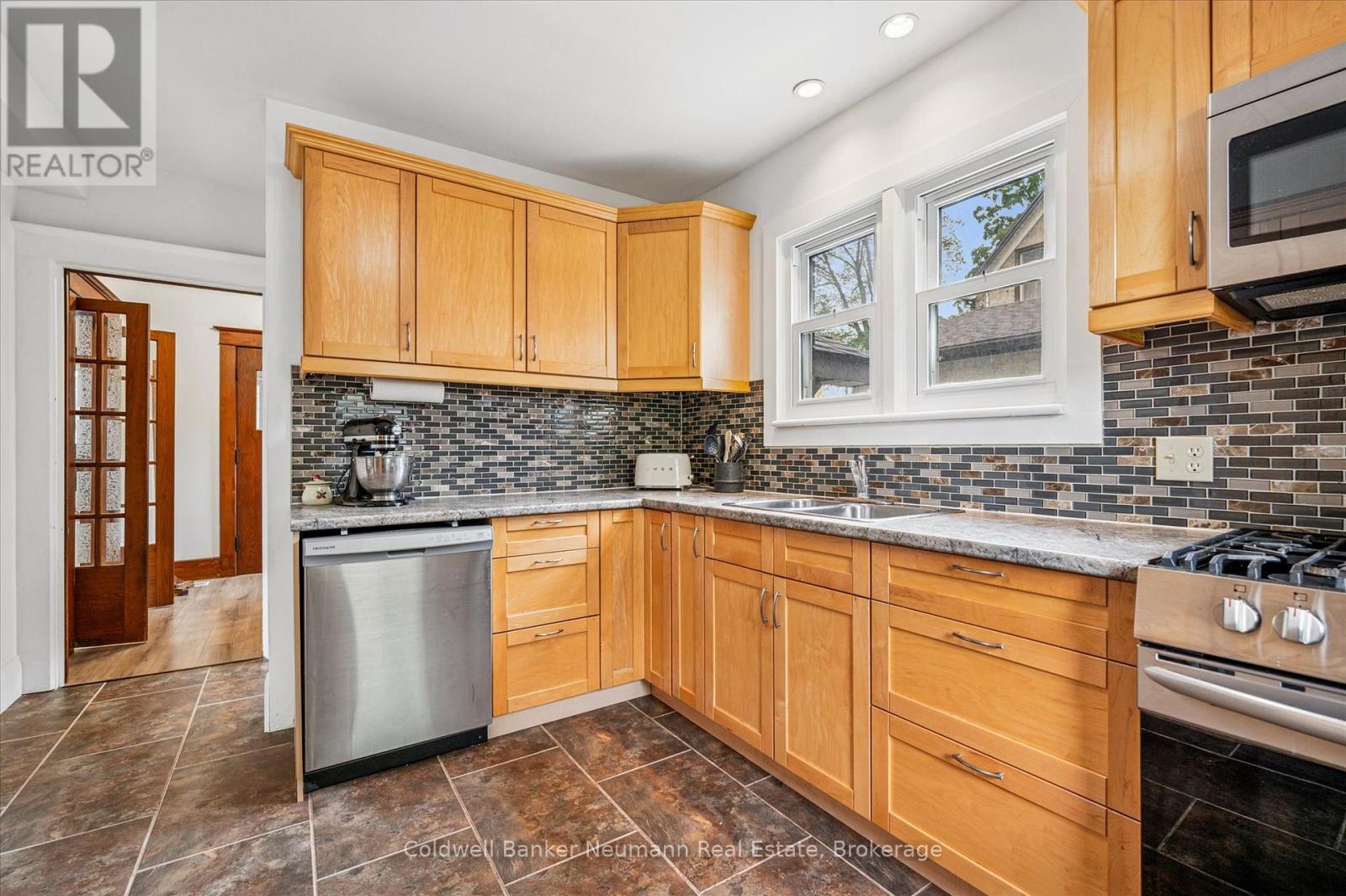 39 Agnes Street, Kitchener, Ontario  N2G 2E9 - Photo 33 - X12403173