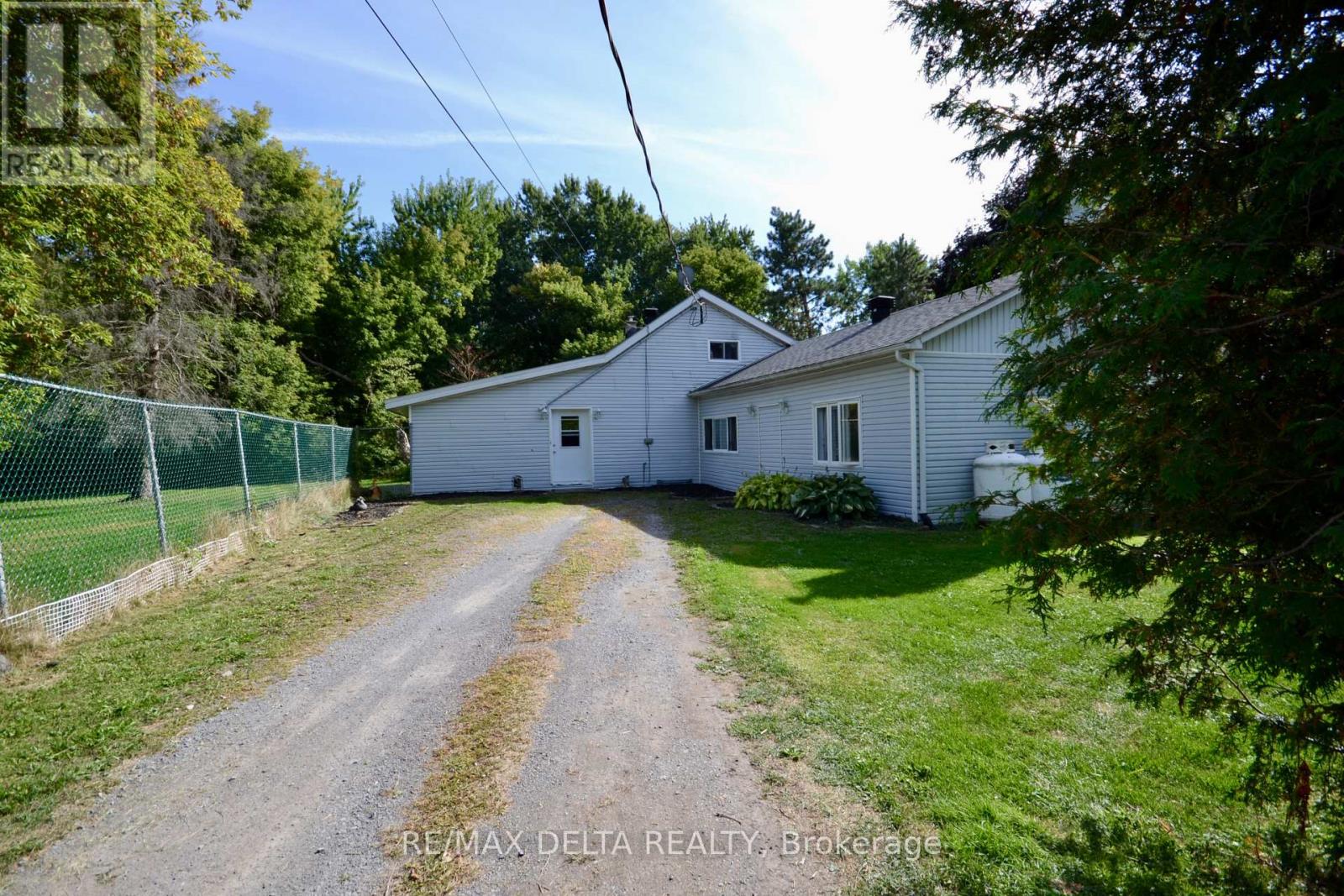 3383 Champlain Street, Clarence-Rockland, Ontario  K0A 1E0 - Photo 2 - X12403225