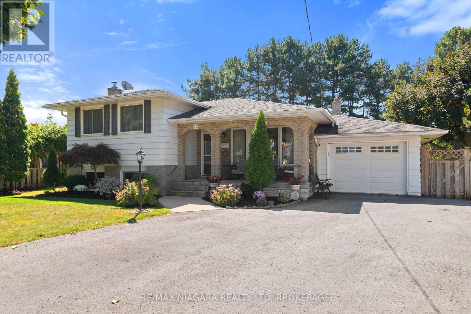 16 Centennial Drive, St. Catharines, Ontario  L2N 6A4 - Photo 3 - X12403157